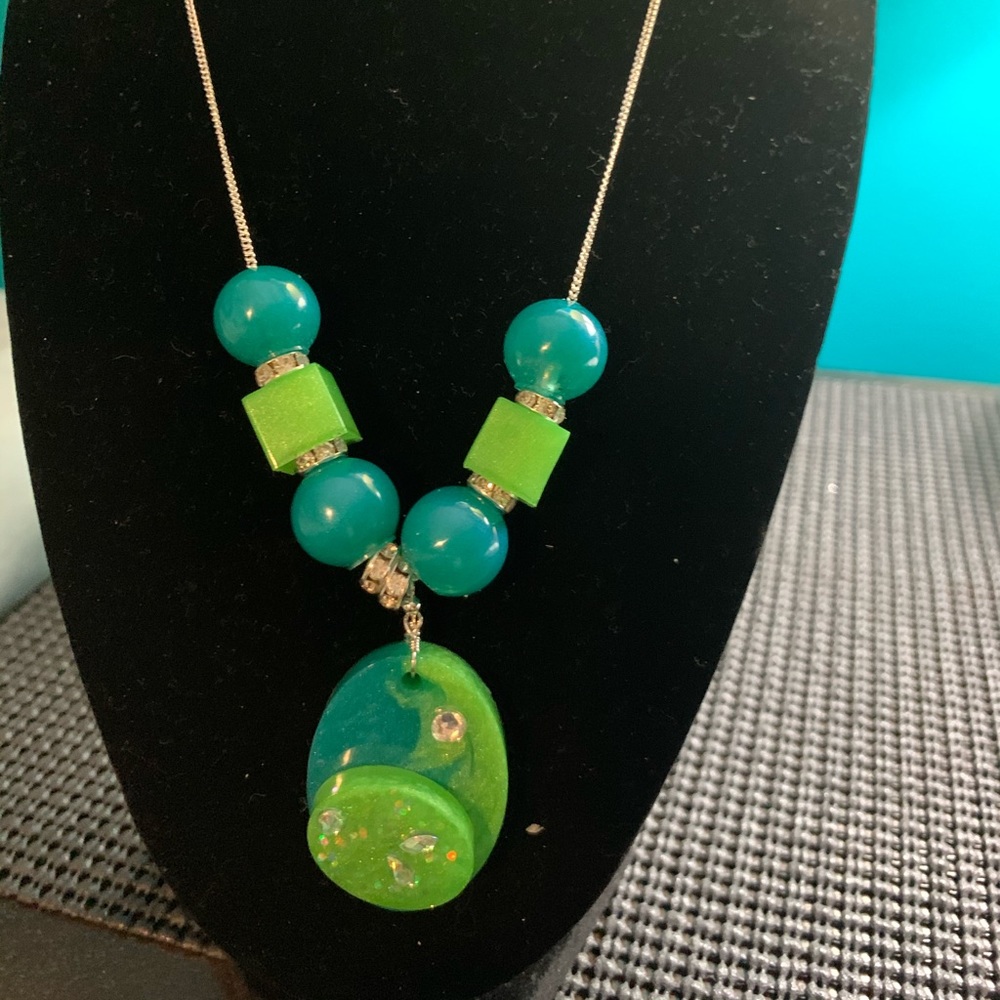 Handcrafted necklace - Picture 1 of 2